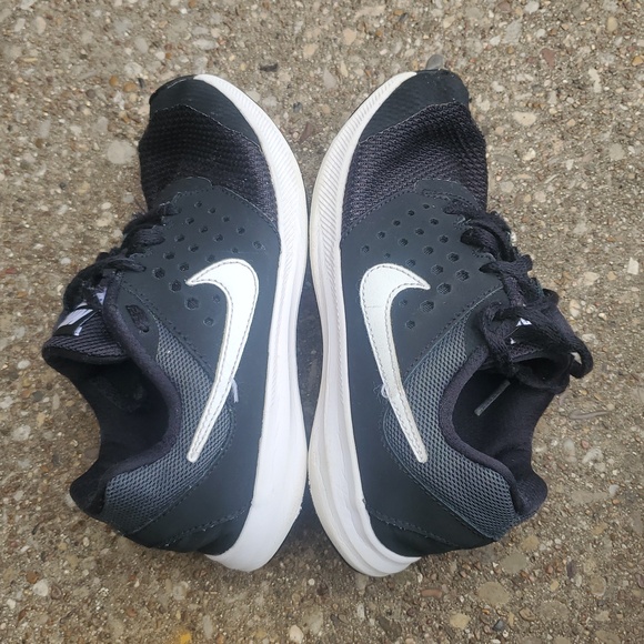 Nike Downshifter 7 Youth Sneakers Black White 13.5CW Athletic - Picture 5 of 8